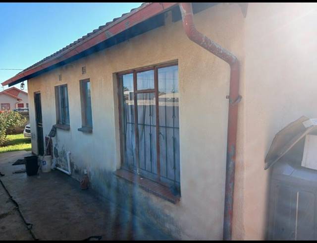 3 BEDROOM HOUSE FOR SALE IN CLAYVILLE